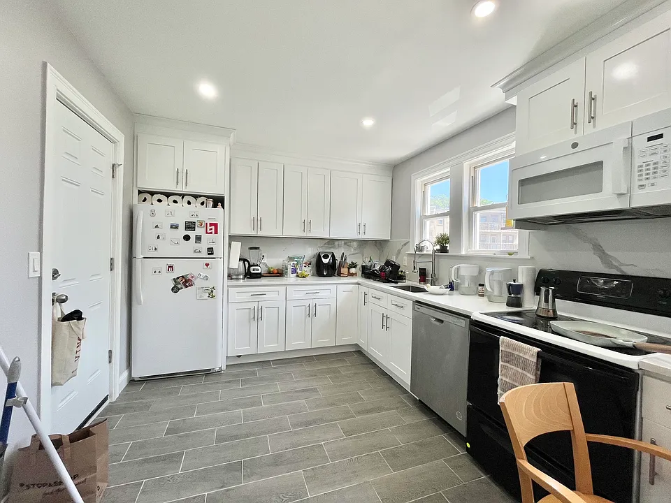 115 Lanark Rd #1