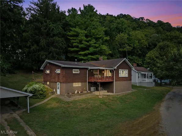 8 Spring St, Bridgeport, OH 43912