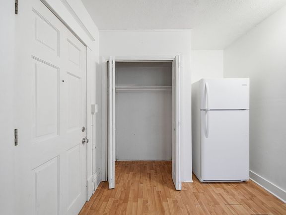 5th image of 209 S Pennsylvania Ave APT 1
