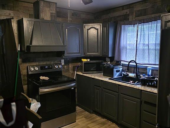 3rd image of 130 Saint Paul Dr