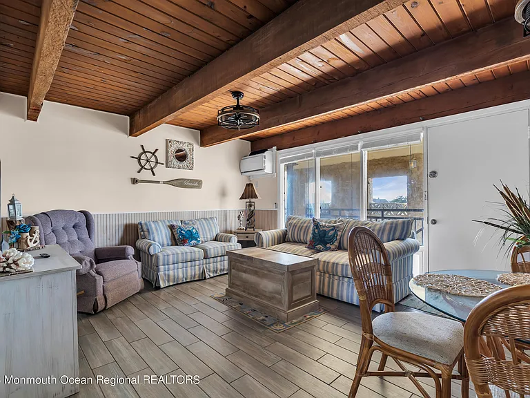 1812 Boulevard #11 — Photo 2