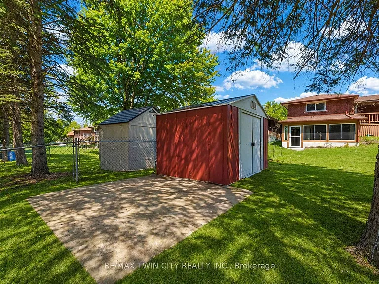 402 Lakeview Dr — Photo 38