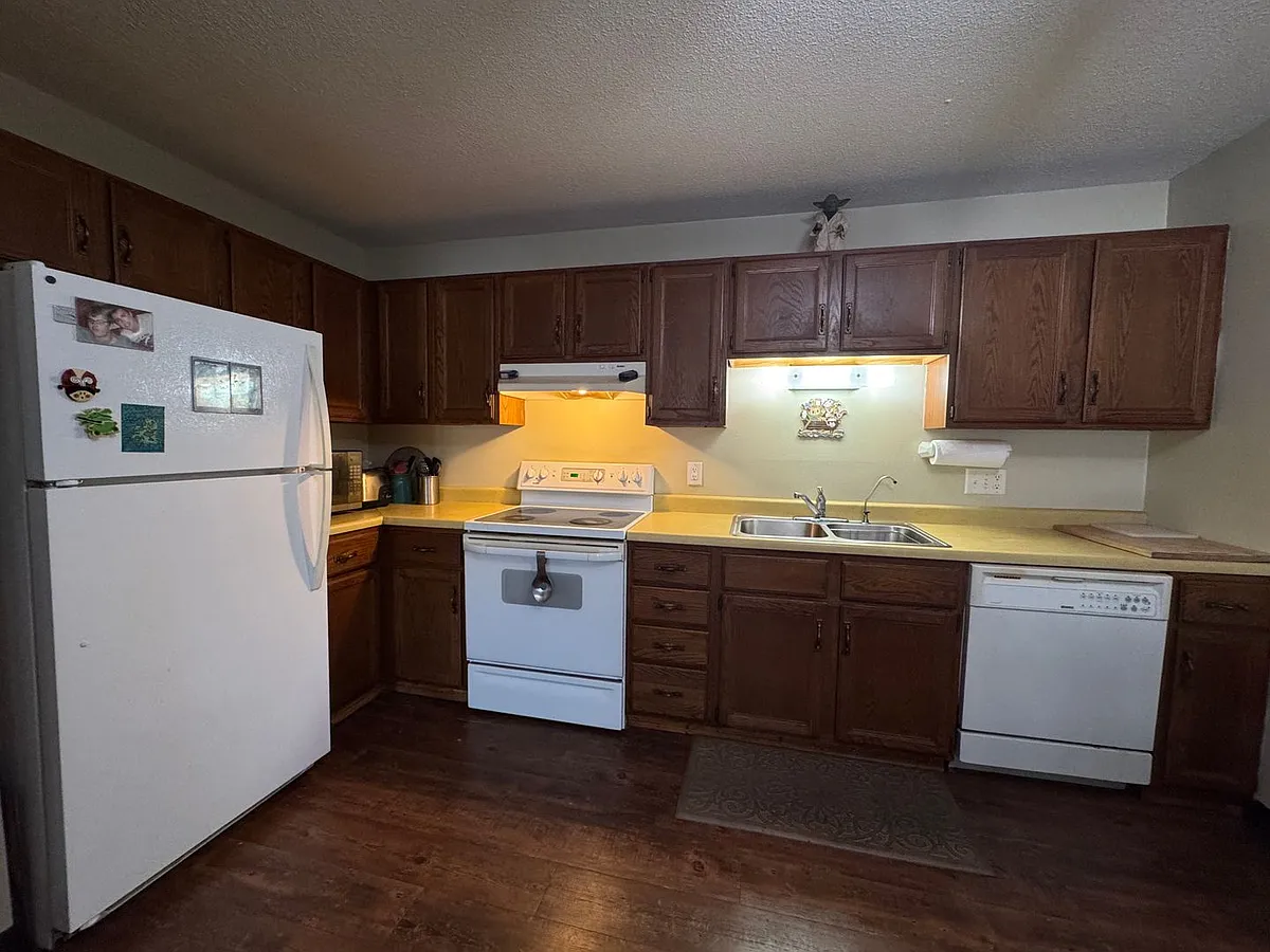 Building Photo - 3712 S Terry Ave #201