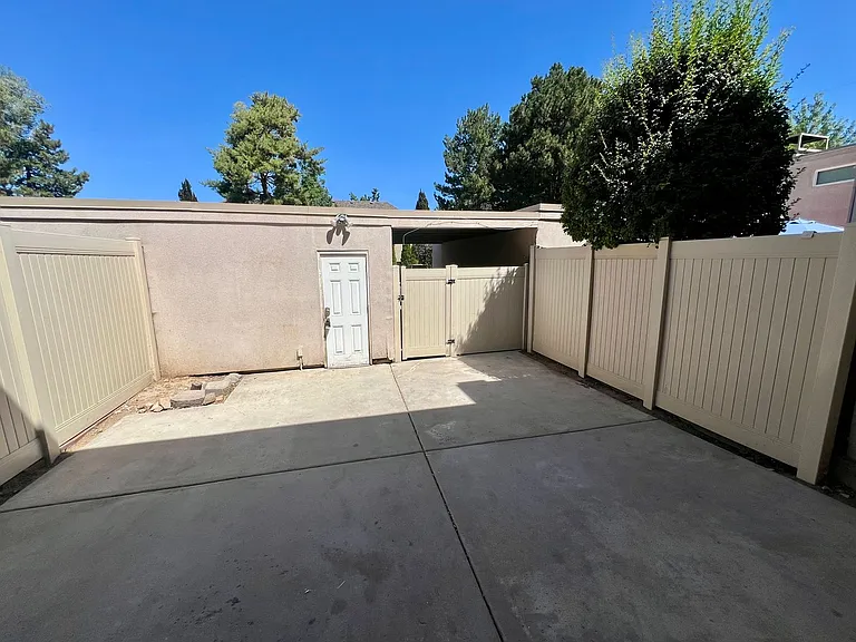 1672 E Marvin Gardens St — Photo 7