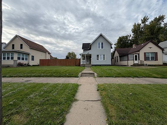 2nd image of 819 11th St