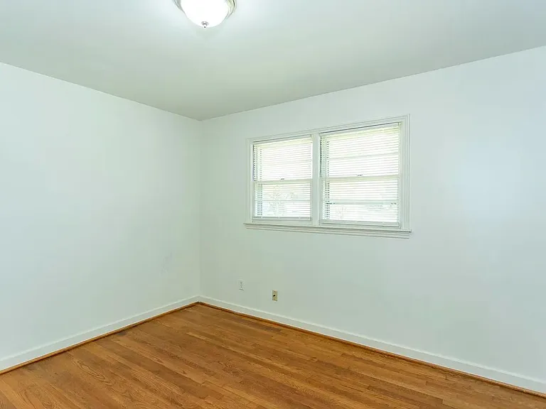 1152 Dogwood Ln — Photo 3
