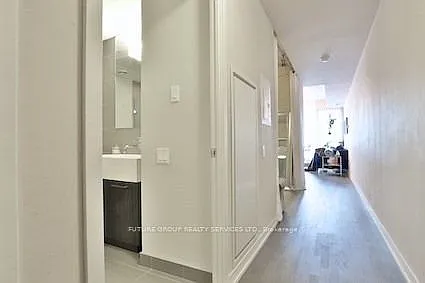 560 King St W #521 — Photo 6