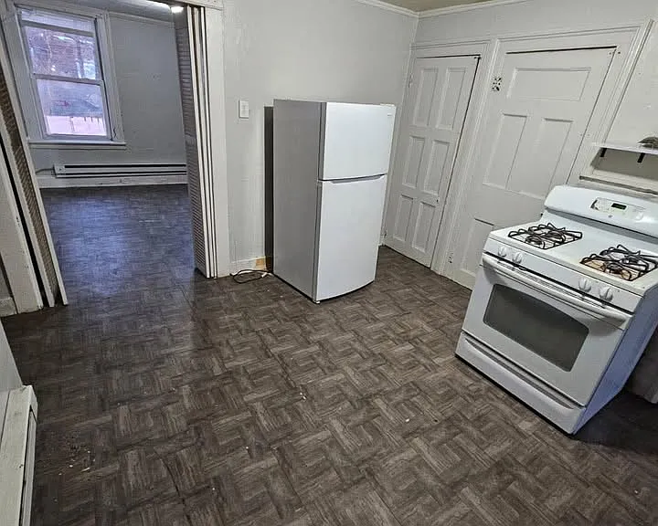 27 Carter St #A — Photo 3
