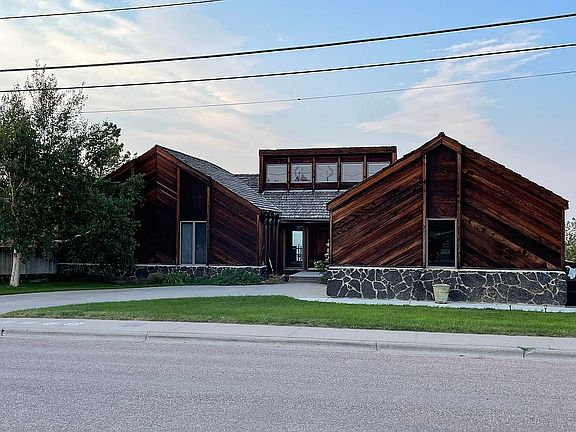 Unique Rock detail & cedar