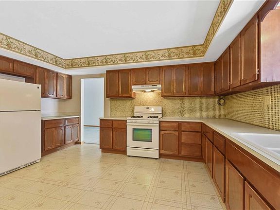 3rd image of 4604 Andorra Dr