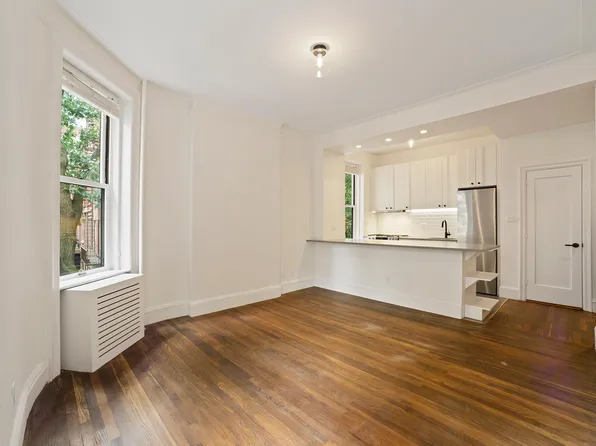 35 Pineapple Street image 1 of 6