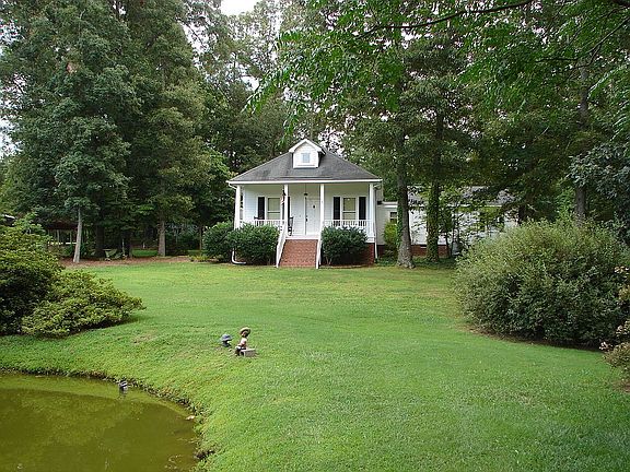 2nd image of 525 Black Pine Ln
