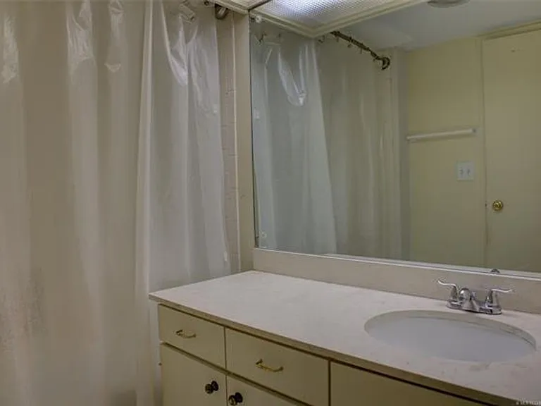 Adorable 2 bed 2 bath in historic Liberty Tower — Photo 11