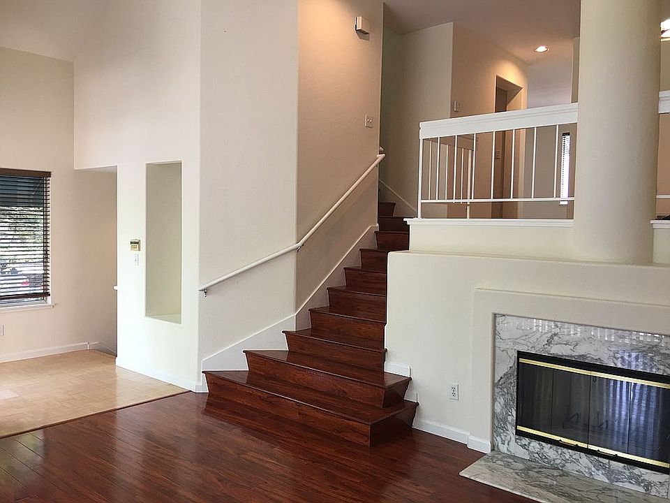 1st image of 434 Galleria Dr APT 12
