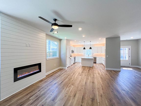 4th image of 406 E Park Pl