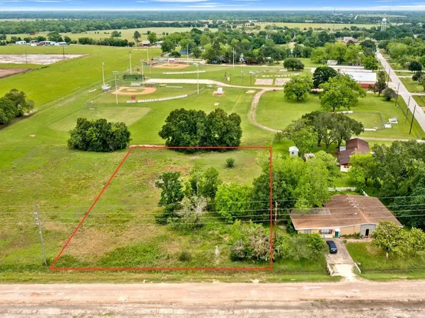 0 Railroad St, Wallis, TX 77485
