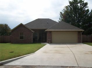 617 Willow Ct, Pryor, OK 74361