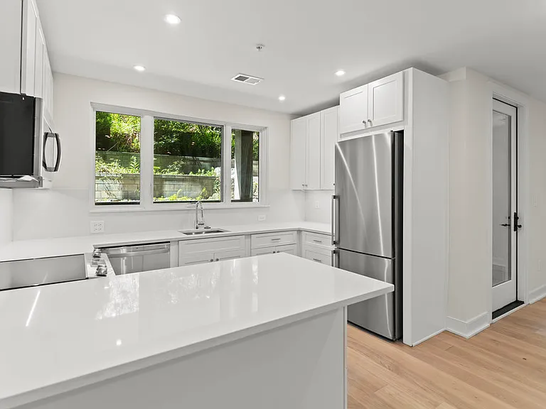3016 Dumbarton St NW #101 — Photo 20