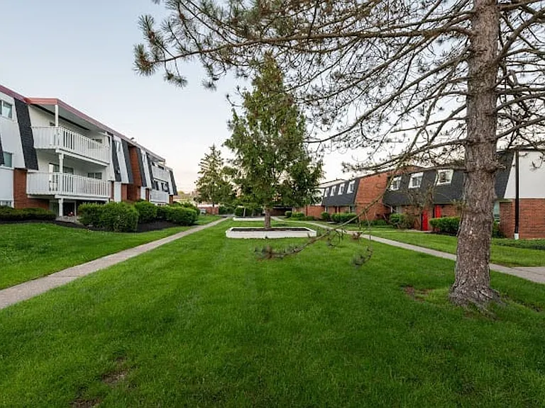 Finneytown Apartments & Townhomes — Photo 11