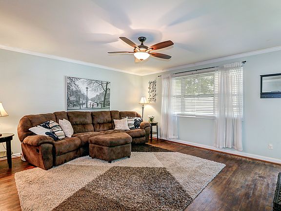 2nd image of 12217 Hunters Ln