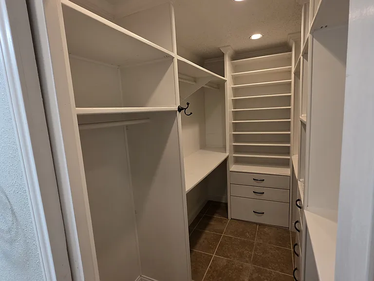 6511 White Oaks Ln — Photo 28
