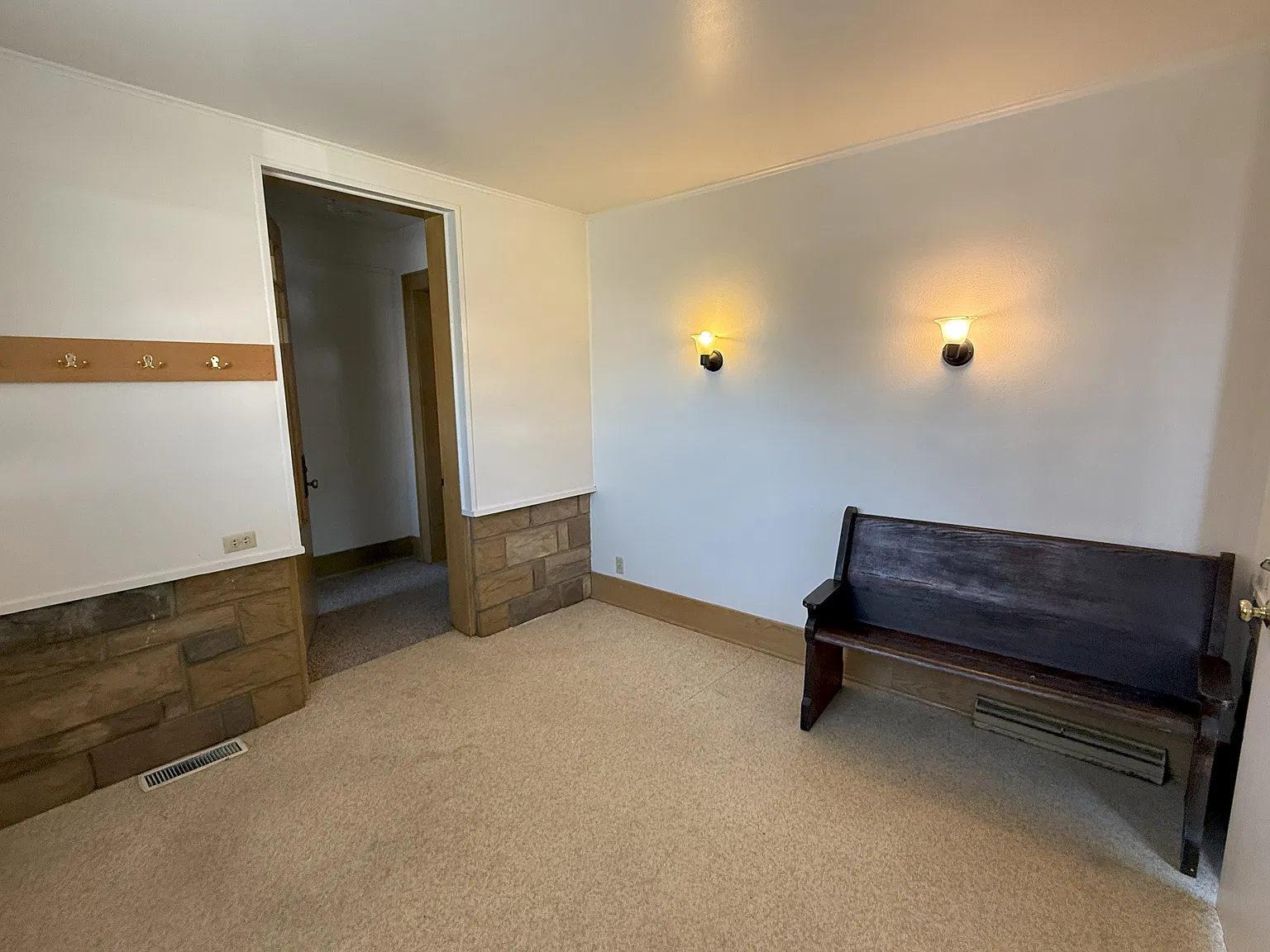 4 bed, 1.5 bath, 1840 sqft, $2,937 — Photo 3