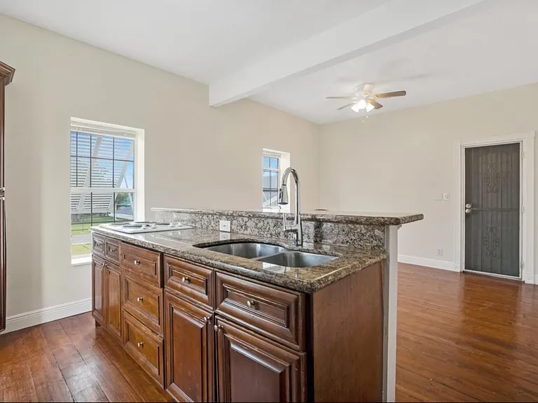 517 Sunrise Ct — Photo 1