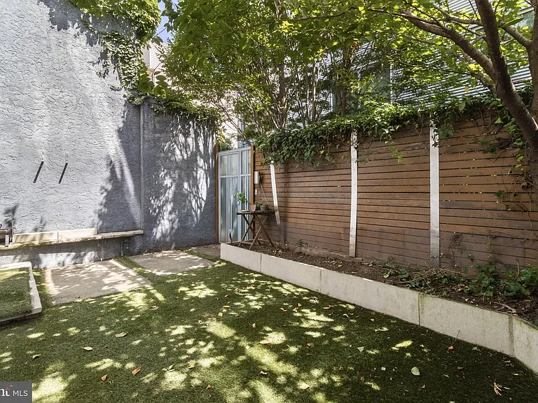 1123 N 3rd St — Photo 31