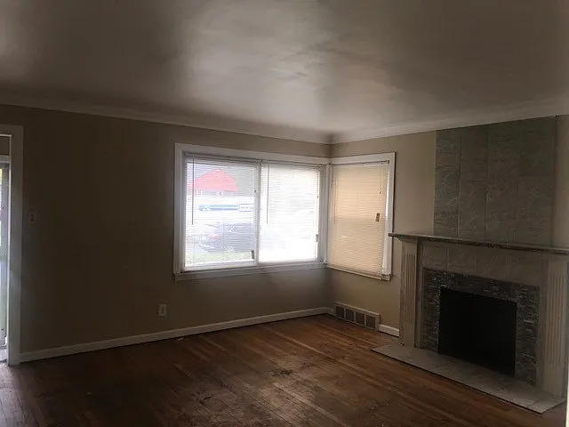 18283 Tracey St — Photo 3
