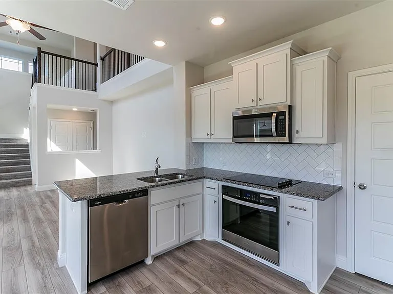 901 King St — Photo 3