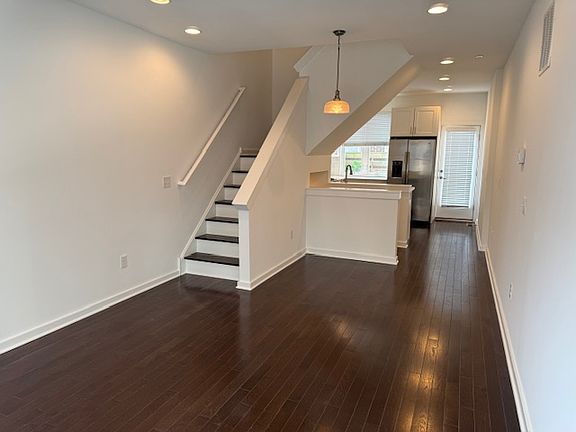 5th image of 2410 E Harold St