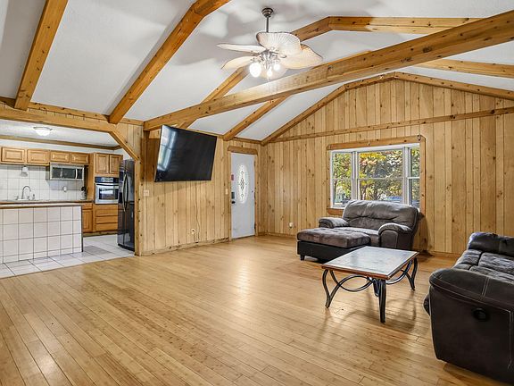 2nd image of 907 2nd St