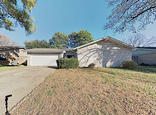 2717 Warren Ln, Fort Worth, TX 76112