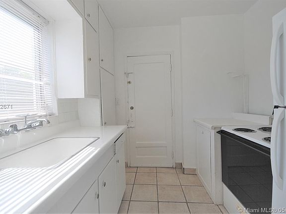 5th image of 1910 Biarritz Dr APT 3