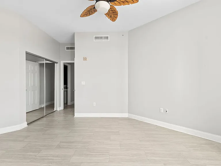 241 Riverside Dr #2610 — Photo 30