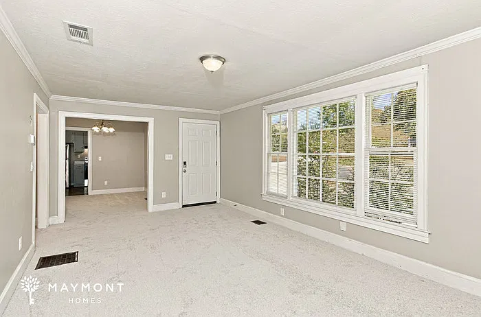 3 bed, 1.0 bath, 1126 sqft, $1,525 — Photo 4