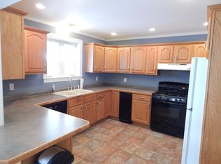 45 Fieldview Dr, New Gloucester, ME 04260