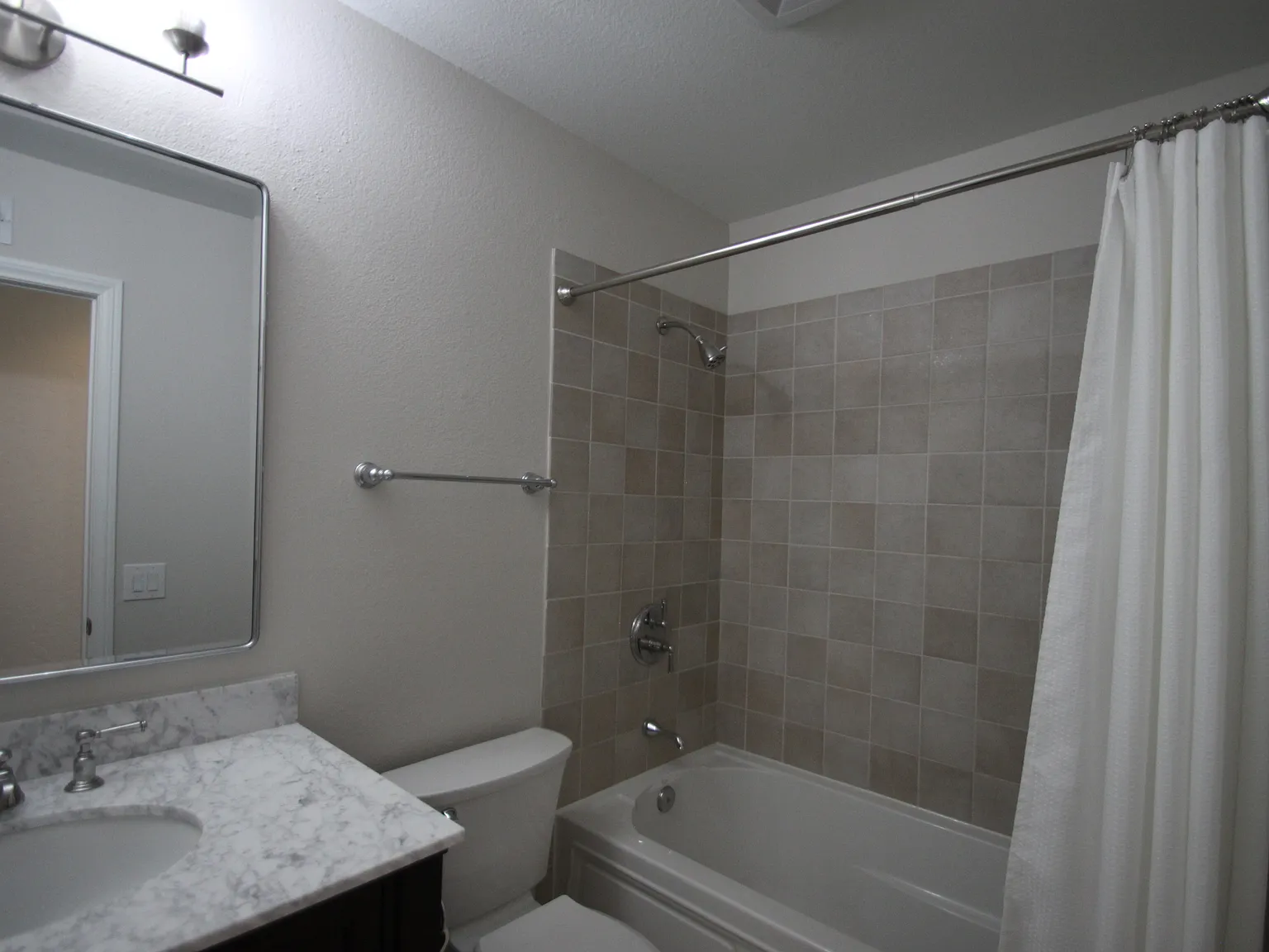 3 bed, 1479 sqft, $4,000 — Photo 4