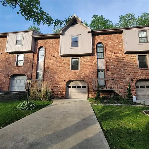 615 Sunset Cir photo 1