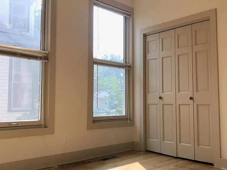 231 W 33rd St #1 — Photo 9