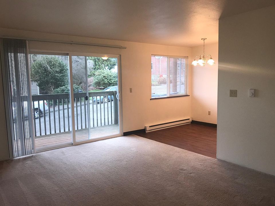 1st image of 604 Eastside St NE #2