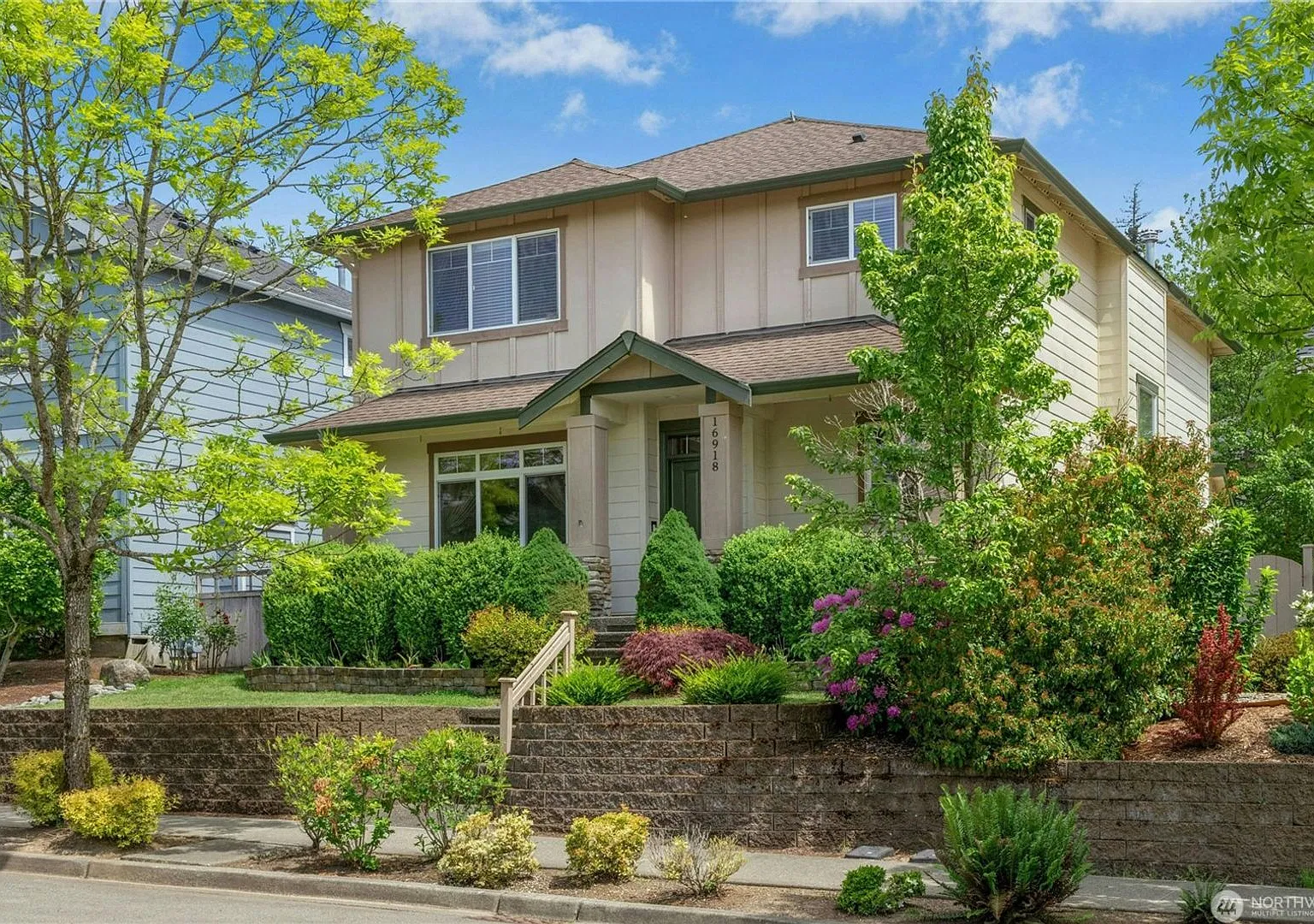 Beautiful 4-Bedroom Craftsman in Desirable Woodside Neighborhood — Photo 2