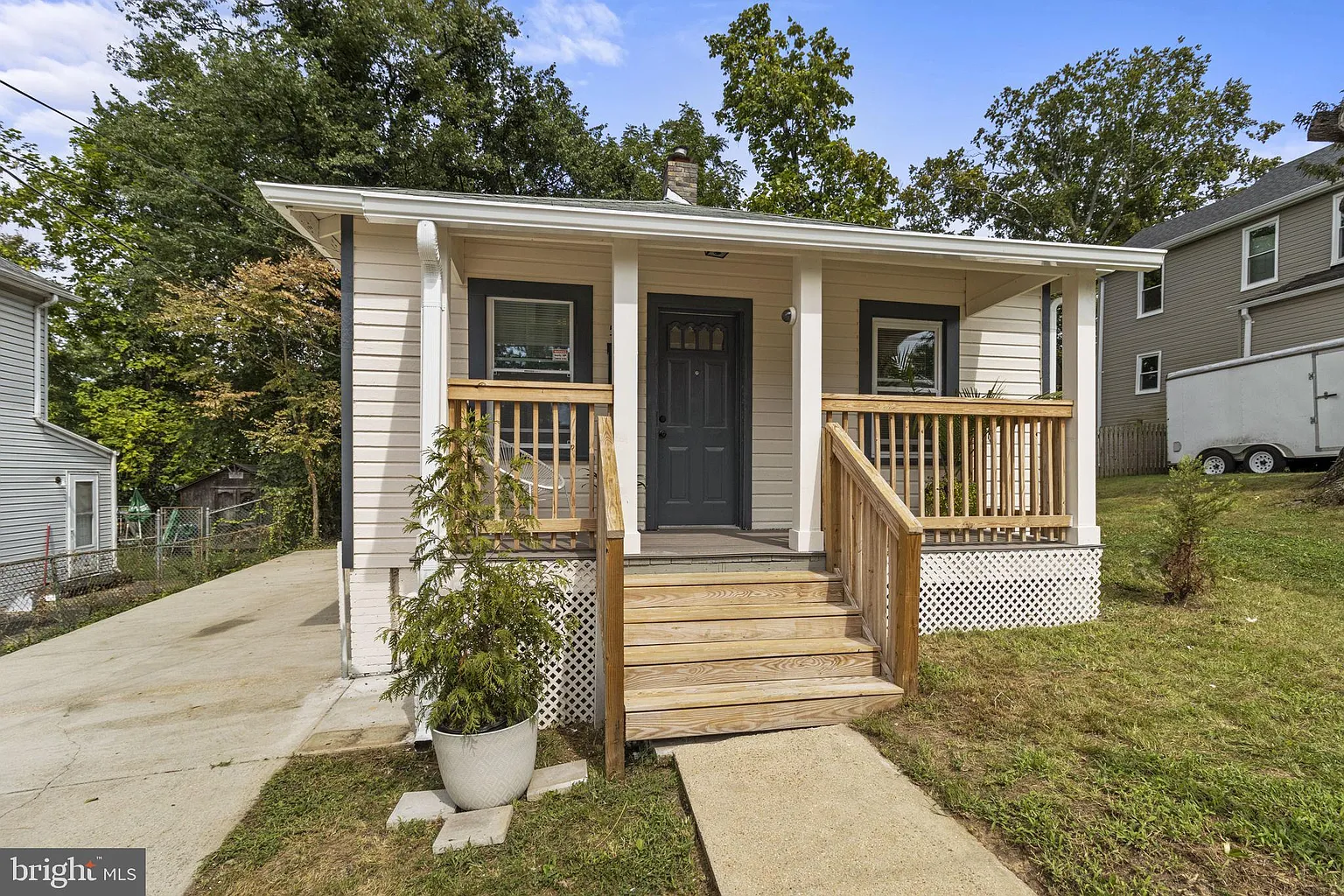 507 68th Pl photo 1