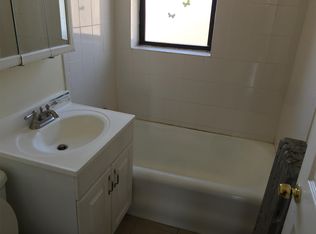 525 W Marquette Rd #2, Chicago, IL 60621