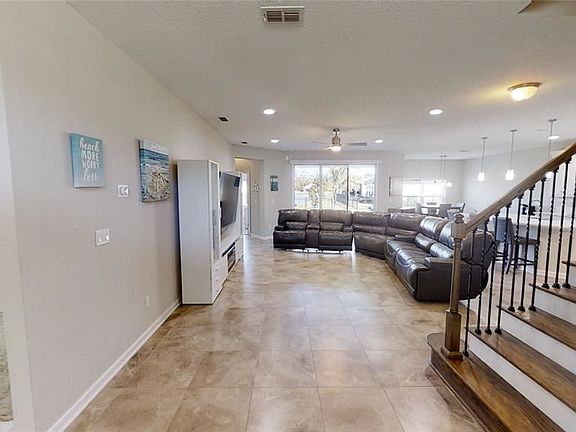 4th image of 211R Meadow Crossing Dr