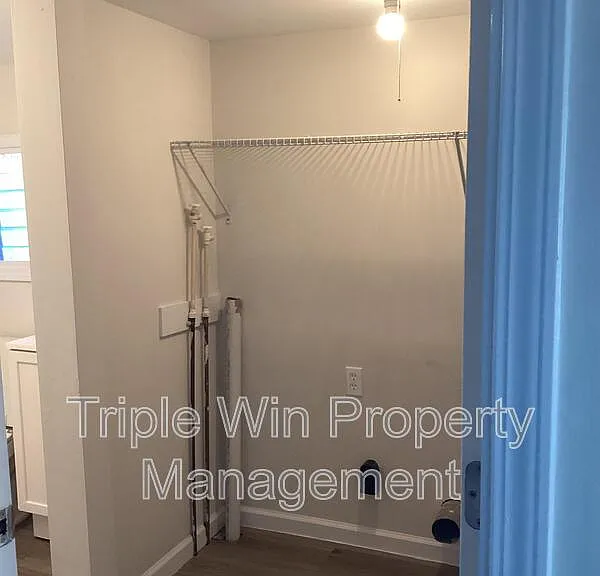535 S Adams St — Photo 13