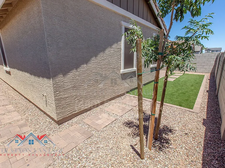15769 W Voltaire St — Photo 37