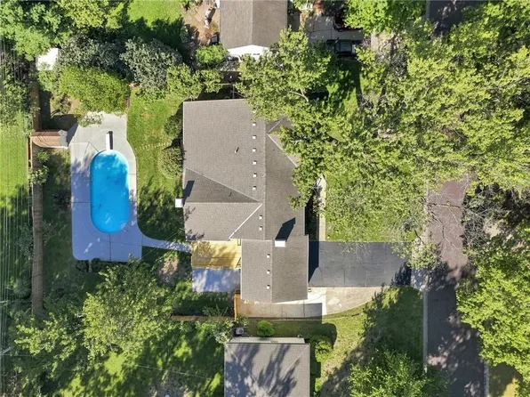6717 W 65th Ter, Overland Park, KS 66202
