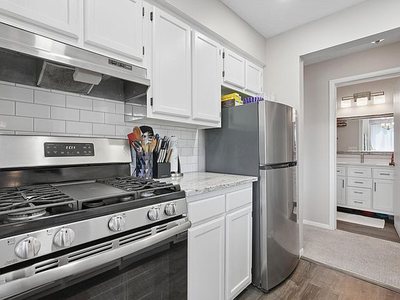 3rd image of 2196 Hedgerow Rd Unit G