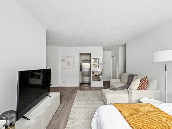 3rd image of 110 E 36th St APT 5B